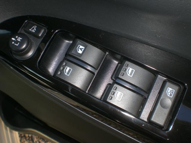 タント カスタムＲＳ　スマートセレクションＳＡ　１オーナー　ターボ　ナビ・ＴＶ・バックカメラ・ＣＤ・ブルートゥース・ＤＶＤ再生　ＥＴＣ　両側パワースライド　ＬＥＤヘッドライト　スマートキー　プッシュスタート　エコアイドル　スマートアシスト　４ＷＤ（15枚目）