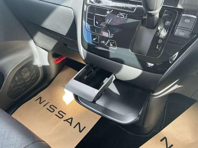 ルークス 660 ハイウェイスターGターボ プロパイロット エディション 4WD サンプルUP アラウンドビューモニター 純 追従クルコン 1オーナー LED インテリキー レーンアシスト アイドリングストップ 整備記録簿 エアコン カーテンエアバッグ 4WD アルミ ABS サイドカメラ パワーステアリング 寒冷地仕(18枚目)