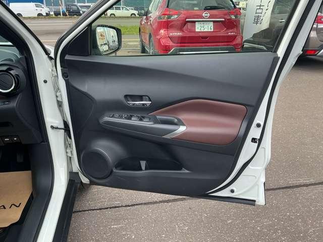 キックス １．２　Ｘ　ＦＯＵＲ　ツートーン　インテリアエディション（ｅ－ＰＯＷＥＲ）　４ＷＤ　サンプルＵＰ　プロパイロット　アラウンドビュ－　ＬＥＤ　インテリキー　ワンオーナー　盗難防止システム　４ＷＤ　オートエアコン　車線逸脱警報　アルミホイール　ナビＴＶ　メモリーナビ　寒冷地仕様　踏み間違え防止（10枚目）