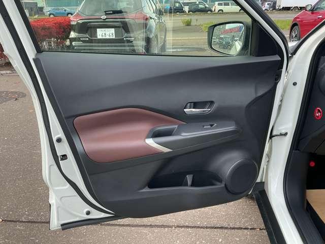 キックス １．２　Ｘ　ＦＯＵＲ　ツートーン　インテリアエディション（ｅ－ＰＯＷＥＲ）　４ＷＤ　サンプルＵＰ　プロパイロット　アラウンドビュ－　ＬＥＤ　インテリキー　ワンオーナー　盗難防止システム　４ＷＤ　オートエアコン　車線逸脱警報　アルミホイール　ナビＴＶ　メモリーナビ　寒冷地仕様　踏み間違え防止（13枚目）