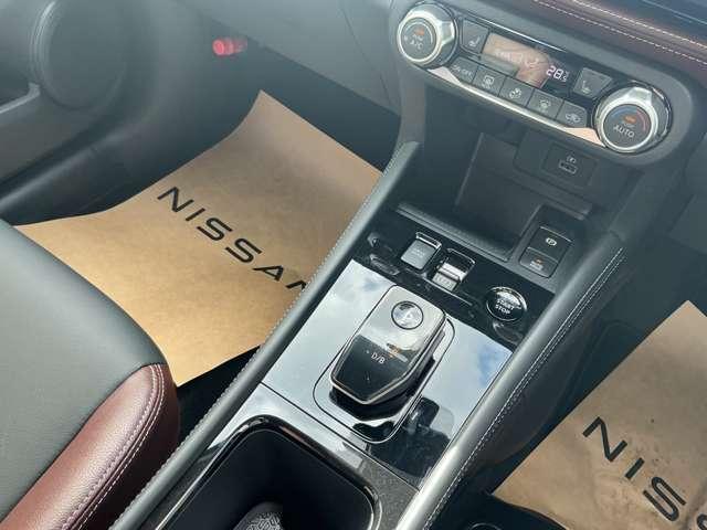 キックス 1.2 X FOUR ツートーン インテリアエディション(e-POWER) 4WD サンプルUP プロパイロット アラウンドビ アラウンドビュ- LED インテリキー ワンオーナー 盗難防止システム 4WD オートエアコン 車線逸脱警報 アルミホイール ナビTV 寒冷地仕様 踏み間違え防止(17枚目)