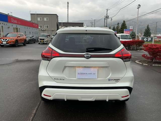 キックス １．２　Ｘ　ＦＯＵＲ　９０周年記念車　（ｅ－ＰＯＷＥＲ）　４ＷＤ　サンプルＵＰ　アラウンドビューモニター　アラウンドビューカメラ　ＡＷＤ　エマージェンシーブレーキ　ＬＥＤヘッド　アルミ　試乗車　レーンキープアシスト（18枚目）