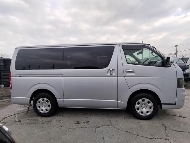 ハイエースバン ロングスーパーＧＬ　４ＷＤ　本州仕入れ　タイミングベルト交換済み　シートカバー　純正ＨＤＤナビ　バックカメラ（5枚目）