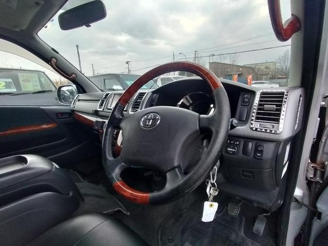 ハイエースバン ロングスーパーＧＬ　４ＷＤ　本州仕入れ　タイミングベルト交換済み　シートカバー　純正ＨＤＤナビ　バックカメラ（35枚目）