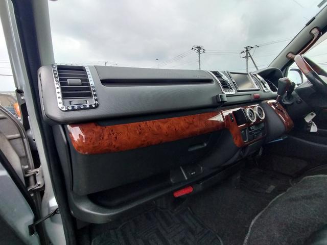 ハイエースバン ロングスーパーＧＬ　４ＷＤ　本州仕入れ　タイミングベルト交換済み　シートカバー　純正ＨＤＤナビ　バックカメラ（39枚目）