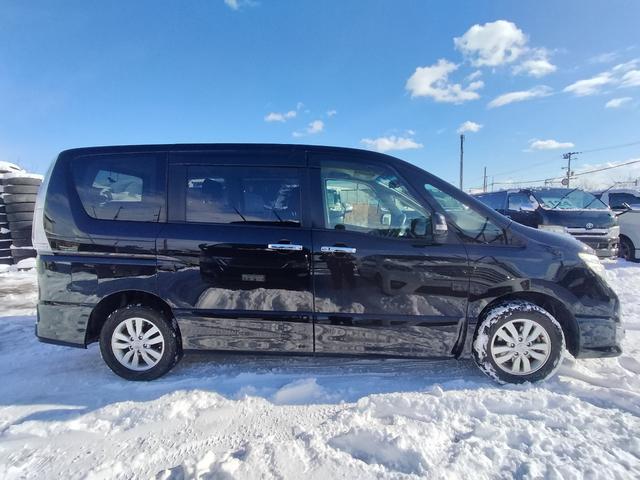 セレナ ハイウェイスター　Ｖセレクション＋セーフティＩＩ　４ＷＤ　本州仕入れ　両側パワースライド　純正８インチナビ　バックカメラ　タイミングチェーン　純正アルミ（5枚目）