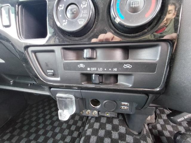 ハイエースバン ロングスーパーGL 4WD 本州仕入れ 新品シートカバー 社外SDナビ フルセグ バックカメラ フリップダウンモニター(58枚目)