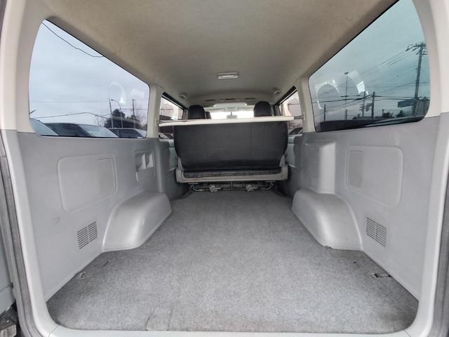 ハイエースバン ロングスーパーＧＬ　４ＷＤ　本州仕入れ　新品シートカバー　社外アルミ　ホワイトレター　社外ＳＤナビ　フルセグ　バックカメラ（15枚目）