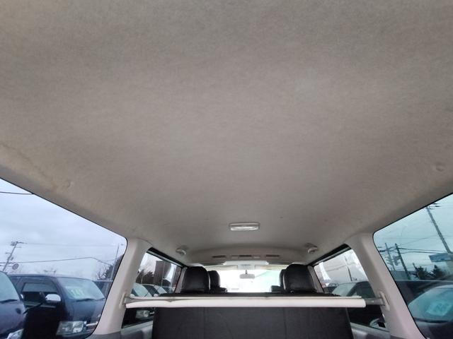 ハイエースバン ロングスーパーＧＬ　４ＷＤ　本州仕入れ　新品シートカバー　社外アルミ　ホワイトレター　社外ＳＤナビ　フルセグ　バックカメラ（17枚目）