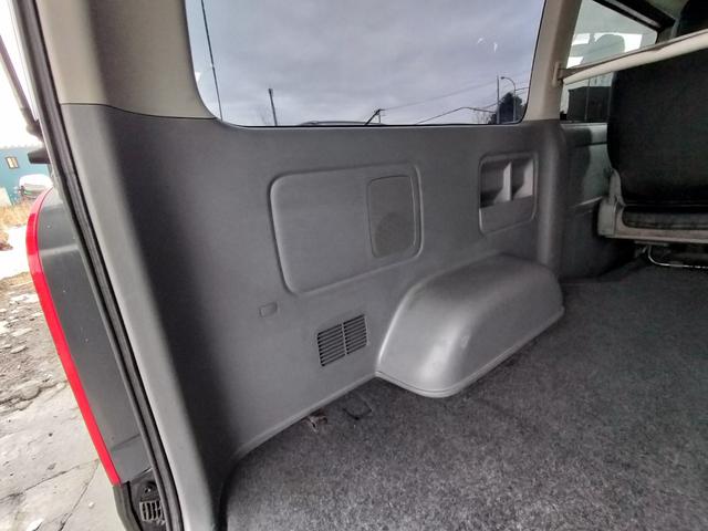 ハイエースバン ロングスーパーＧＬ　４ＷＤ　本州仕入れ　新品シートカバー　社外アルミ　ホワイトレター　社外ＳＤナビ　フルセグ　バックカメラ（18枚目）