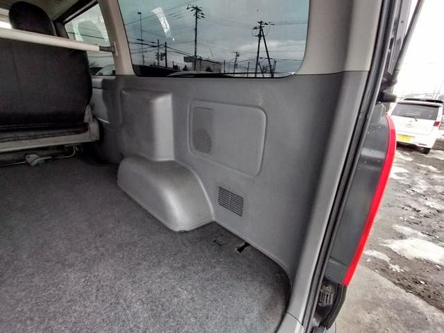 ハイエースバン ロングスーパーＧＬ　４ＷＤ　本州仕入れ　新品シートカバー　社外アルミ　ホワイトレター　社外ＳＤナビ　フルセグ　バックカメラ（19枚目）