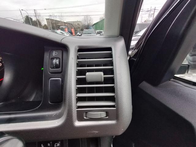 ハイエースバン ロングスーパーＧＬ　４ＷＤ　本州仕入れ　新品シートカバー　社外アルミ　ホワイトレター　社外ＳＤナビ　フルセグ　バックカメラ（58枚目）