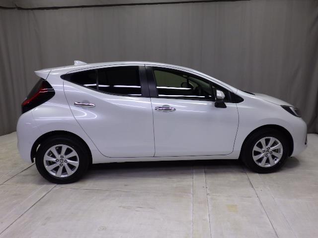 アクア Ｚ　４ＷＤ　フルセグ　メモリーナビ　バックカメラ　衝突被害軽減システム　ＥＴＣ　ドラレコ　ＬＥＤヘッドランプ　ワンオーナー（5枚目）