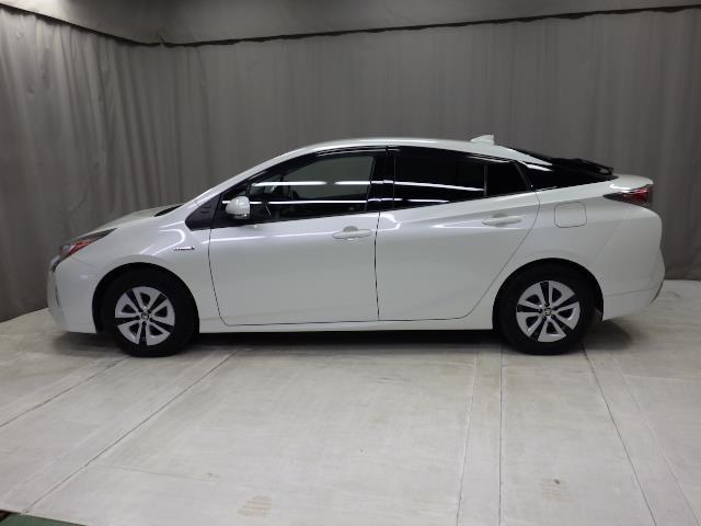 プリウス Ａ　４ＷＤ　フルセグ　メモリーナビ　ＤＶＤ再生　バックカメラ　衝突被害軽減システム　ＥＴＣ　ドラレコ　ＬＥＤヘッドランプ（2枚目）