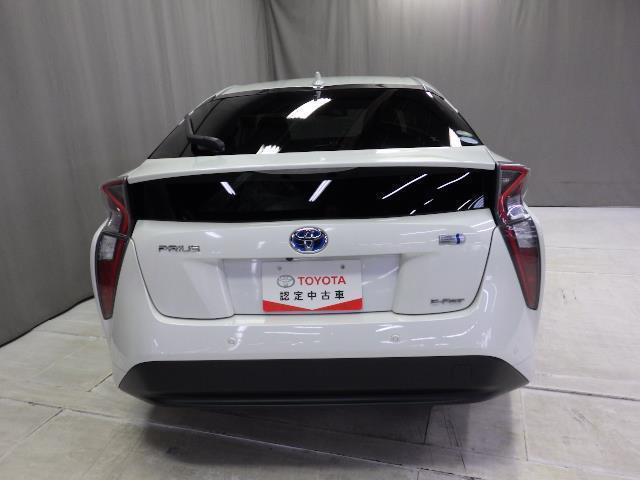 プリウス Ａ　４ＷＤ　フルセグ　メモリーナビ　ＤＶＤ再生　バックカメラ　衝突被害軽減システム　ＥＴＣ　ドラレコ　ＬＥＤヘッドランプ（3枚目）