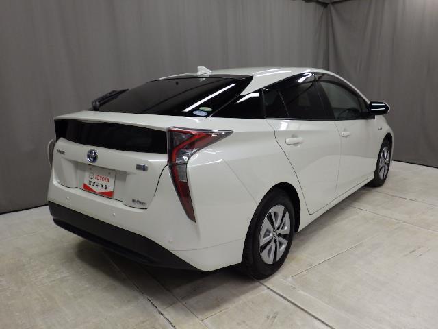 プリウス Ａ　４ＷＤ　フルセグ　メモリーナビ　ＤＶＤ再生　バックカメラ　衝突被害軽減システム　ＥＴＣ　ドラレコ　ＬＥＤヘッドランプ（4枚目）