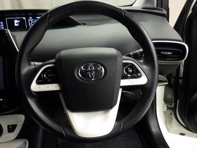 プリウス Ａ　４ＷＤ　フルセグ　メモリーナビ　ＤＶＤ再生　バックカメラ　衝突被害軽減システム　ＥＴＣ　ドラレコ　ＬＥＤヘッドランプ（8枚目）