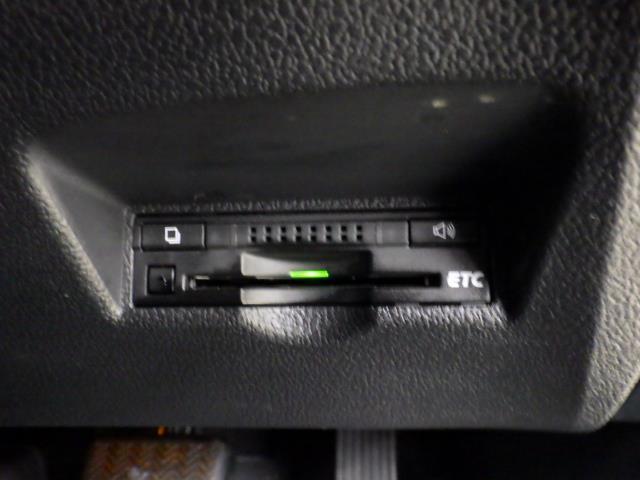 プリウス Ａ　４ＷＤ　フルセグ　メモリーナビ　ＤＶＤ再生　バックカメラ　衝突被害軽減システム　ＥＴＣ　ドラレコ　ＬＥＤヘッドランプ（17枚目）