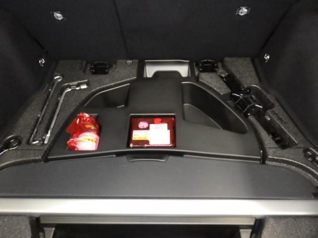 プリウス Ａ　４ＷＤ　フルセグ　メモリーナビ　ＤＶＤ再生　バックカメラ　衝突被害軽減システム　ＥＴＣ　ドラレコ　ＬＥＤヘッドランプ（29枚目）