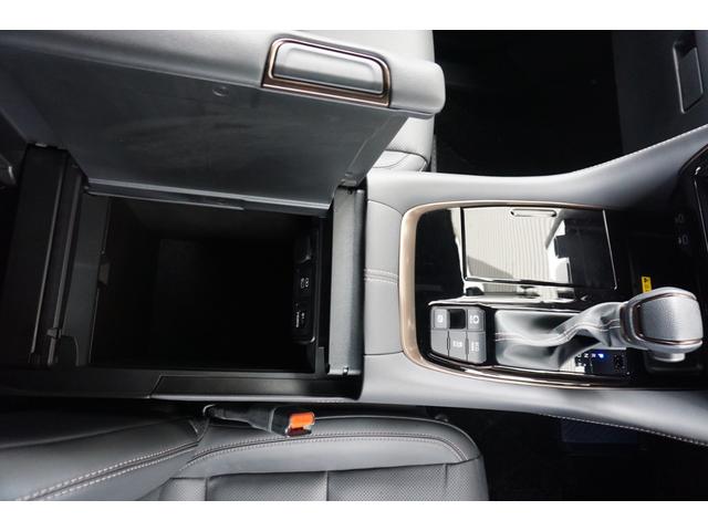 アルファード Ｚ　４ＷＤ　ワンオーナー　革シート　純正１４インチメモリナビ　Ｂｌｕｅｔｏｏｔｈ　フルセグＴＶ　全周囲カメラ　１２インチフリッピダウンモニター　エンジンスターター　ＥＴＣ　ドライブレコーダー　夏冬タイヤ（19枚目）