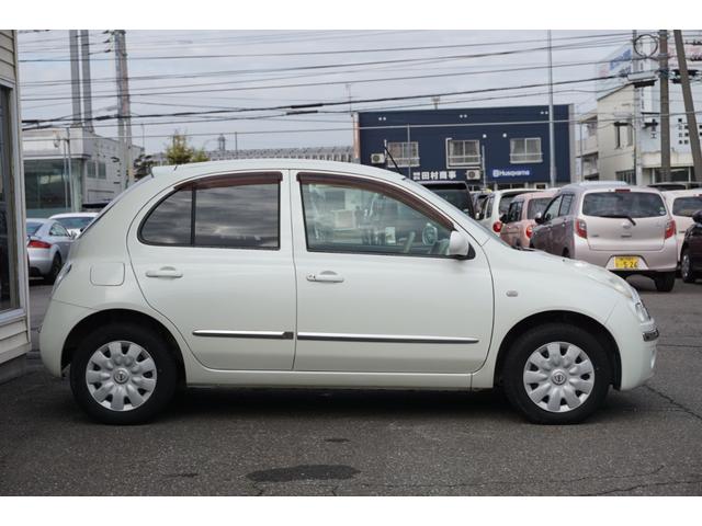 マーチ ラフィート　４ＷＤ４ＷＤ　純正オーディオ　夏冬タイヤ有り　エンジンスターター　ドアバイザー（8枚目）