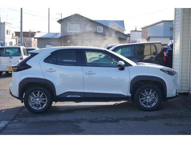 ヤリスクロス ハイブリッドＧ　４ＷＤ　ワンオーナー　純正エンジンスターター　クルーズコントロール　純正メモリナビ　Ｂｌｕｅｔｏｏｔｈ　ＵＳＢ　バックカメラ　純正ＥＴＣ　ＬＥＤヘッドライト　オートライト　寒冷地仕様　ドアバイザー（11枚目）