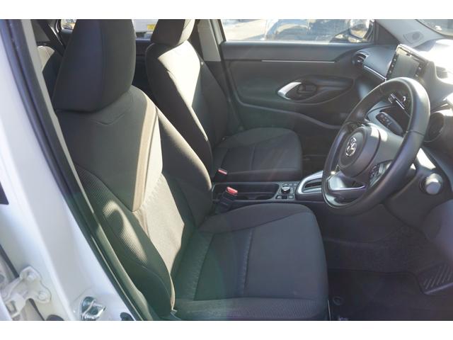 ヤリスクロス ハイブリッドＧ　４ＷＤ　ワンオーナー　純正エンジンスターター　クルーズコントロール　純正メモリナビ　Ｂｌｕｅｔｏｏｔｈ　ＵＳＢ　バックカメラ　純正ＥＴＣ　ＬＥＤヘッドライト　オートライト　寒冷地仕様　ドアバイザー（16枚目）