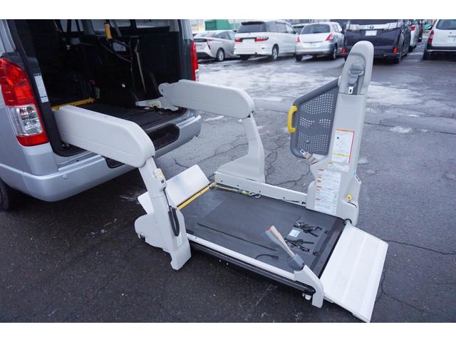 ハイエースバン 　車いす仕様車ＡＳタイプ　４ＷＤ　片側電動スライドドア　メモリナビ　バックカメラ　Ｂｌｕｅｔｏｏｔｈ　フルセグＴＶ　ＤＶＤ　ＣＤ　ＳＤ　寒冷地仕様　ドアバイザー　新型コロナウイルス対策オゾン除菌済み（4枚目）