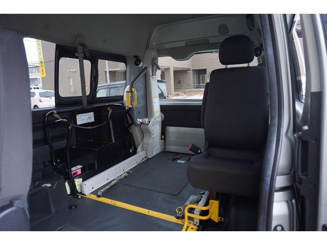 ハイエースバン 　車いす仕様車ＡＳタイプ　４ＷＤ　片側電動スライドドア　メモリナビ　バックカメラ　Ｂｌｕｅｔｏｏｔｈ　フルセグＴＶ　ＤＶＤ　ＣＤ　ＳＤ　寒冷地仕様　ドアバイザー　新型コロナウイルス対策オゾン除菌済み（22枚目）