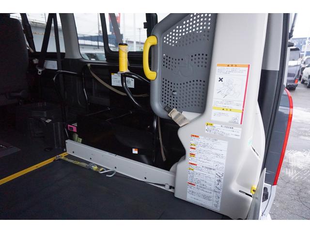 ハイエースバン 　車いす仕様車ＡＳタイプ　４ＷＤ　片側電動スライドドア　メモリナビ　バックカメラ　Ｂｌｕｅｔｏｏｔｈ　フルセグＴＶ　ＤＶＤ　ＣＤ　ＳＤ　寒冷地仕様　ドアバイザー　新型コロナウイルス対策オゾン除菌済み（23枚目）
