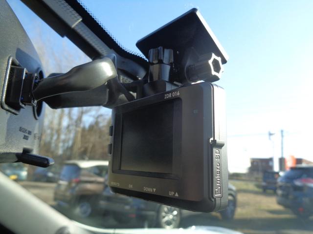 ジューク １６ＧＴ　ＦＯＵＲ　４ＷＤ　純正メモリーナビＴＶ　バックカメラ　Ｂｌｕｅｔｏｏｔｈ接続　純正エンジンスターター　切替式４ＷＤ　駐車監視モード付前後ドライブレコーダー　キセノンライト　電動格納式ミラー　横滑り防止機能（3枚目）