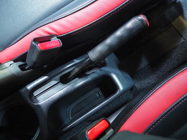 ジムニー クロスアドベンチャーＸＣ　４ＷＤ　リフトアップ　５速マニュアル　社外マフラー　フロント・リア社外バンパー　社外テール　ＨＩＤヘッドライト　スキッドプレート　ブースト計（33枚目）