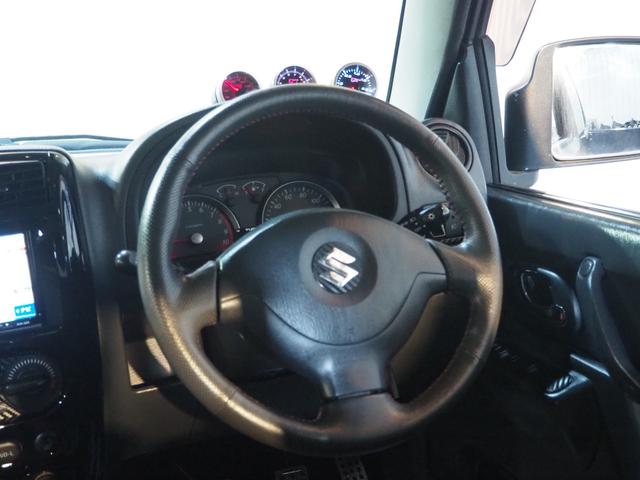 ジムニー クロスアドベンチャーＸＣ　４ＷＤ　リフトアップ　５速マニュアル　社外マフラー　フロント・リア社外バンパー　社外テール　ＨＩＤヘッドライト　スキッドプレート　ブースト計（36枚目）