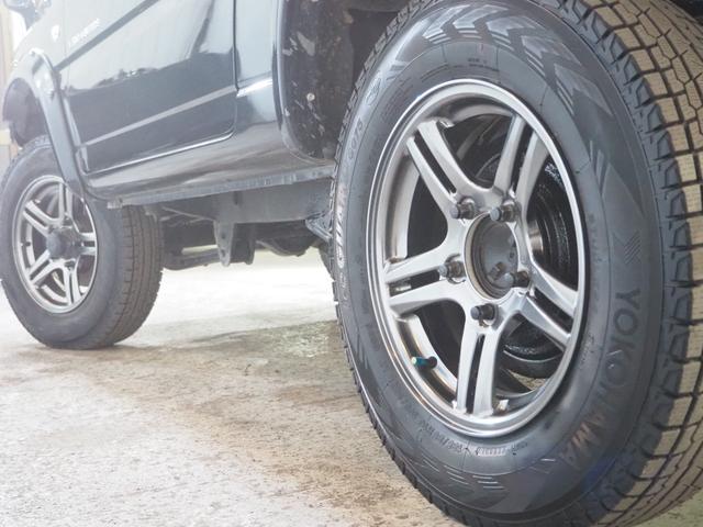 ジムニー ランドベンチャー　４ＷＤ　リフトアップ　５速マニュアル　社外マフラー　フロント・リア社外バンパー　オーバーフェンダー　スキッドプレート　ＨＩＤヘッドライト　フォグランプ　社外テール（12枚目）