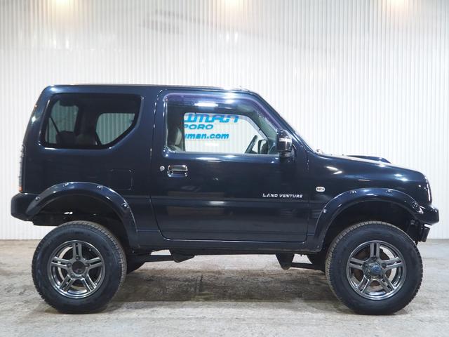 ジムニー ランドベンチャー　４ＷＤ　リフトアップ　５速マニュアル　社外マフラー　フロント・リア社外バンパー　オーバーフェンダー　スキッドプレート　ＨＩＤヘッドライト　フォグランプ　社外テール（23枚目）