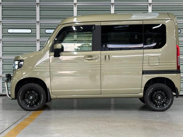 Ｎ－ＶＡＮ＋スタイル ファン・ターボホンダセンシング　４ＷＤ☆１オーナー☆リフトアップ☆フロントバンパーガード☆外部電源入力キット☆純正８型ナビ☆バックカメラ☆フルセグ☆ＥＴＣ☆ドラレコ☆純正リアスピーカー☆ホンダセンシング☆（17枚目）