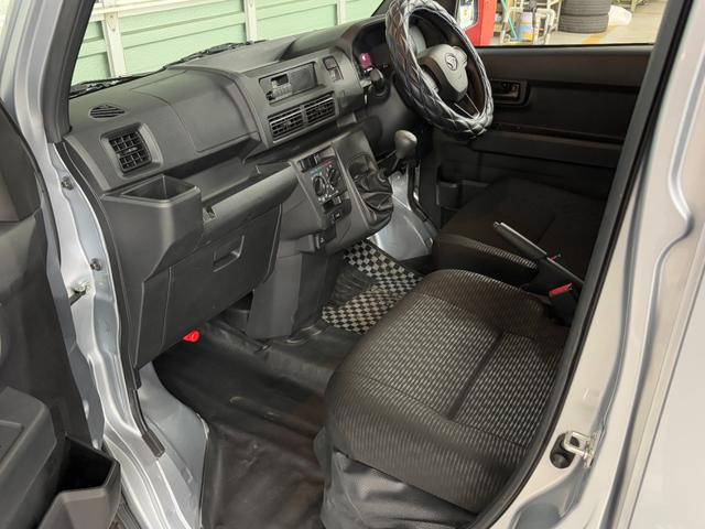 ハイゼットカーゴ デッキバンＬ　ワンオーナー☆ＡＭ／ＦＭラジオ☆ＥＴＣ☆スマアシ☆衝突被害軽減ブレーキ☆障害物センサー☆レーンキープアシスト☆オートマチックハイビーム☆横滑り防止☆両側スライドドア☆（21枚目）