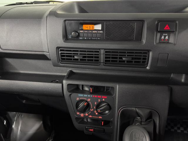 ハイゼットカーゴ デッキバンＬ　ワンオーナー☆ＡＭ／ＦＭラジオ☆ＥＴＣ☆スマアシ☆衝突被害軽減ブレーキ☆障害物センサー☆レーンキープアシスト☆オートマチックハイビーム☆横滑り防止☆両側スライドドア☆（30枚目）