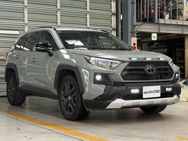 ＲＡＶ４ アドベンチャー　１オナ☆ＴＲＤフロントバンパーガーニッシュ☆ＪＡＯ’Ｓノーズプロテクター☆純正１０．５型ナビ☆バックカメラ☆ＥＴＣ２．０☆ＢＳＭ☆デジタルミラー☆トヨタセーフティ☆フルセグ☆シートクーラー☆（3枚目）