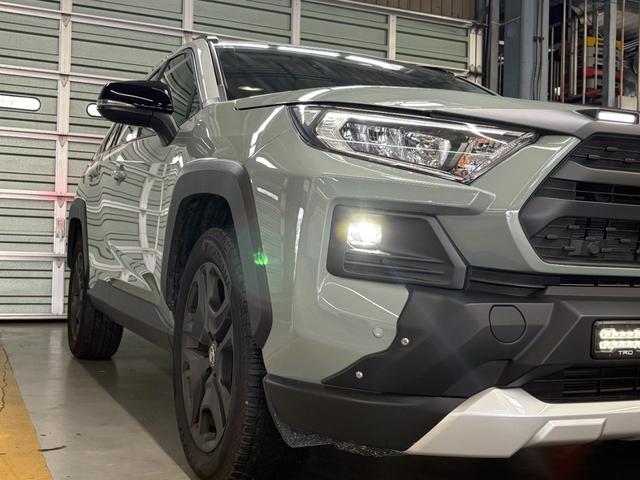 ＲＡＶ４ アドベンチャー　１オナ☆ＴＲＤフロントバンパーガーニッシュ☆ＪＡＯ’Ｓノーズプロテクター☆純正１０．５型ナビ☆バックカメラ☆ＥＴＣ２．０☆ＢＳＭ☆デジタルミラー☆トヨタセーフティ☆フルセグ☆シートクーラー☆（6枚目）