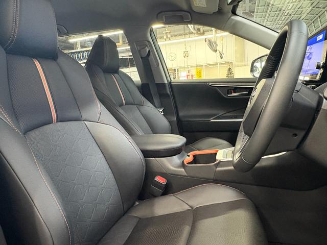 ＲＡＶ４ アドベンチャー　１オナ☆ＴＲＤフロントバンパーガーニッシュ☆ＪＡＯ’Ｓノーズプロテクター☆純正１０．５型ナビ☆バックカメラ☆ＥＴＣ２．０☆ＢＳＭ☆デジタルミラー☆トヨタセーフティ☆フルセグ☆シートクーラー☆（17枚目）