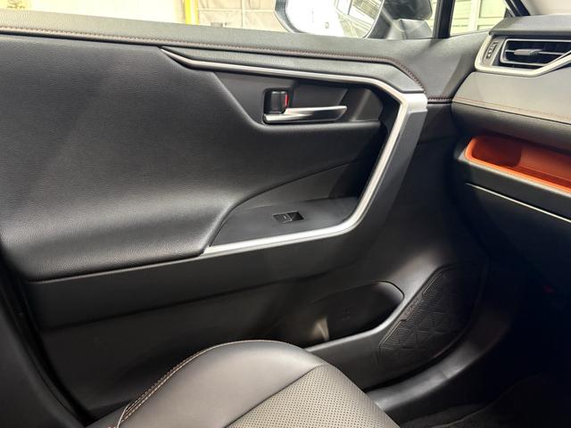 ＲＡＶ４ アドベンチャー　１オナ☆ＴＲＤフロントバンパーガーニッシュ☆ＪＡＯ’Ｓノーズプロテクター☆純正１０．５型ナビ☆バックカメラ☆ＥＴＣ２．０☆ＢＳＭ☆デジタルミラー☆トヨタセーフティ☆フルセグ☆シートクーラー☆（52枚目）