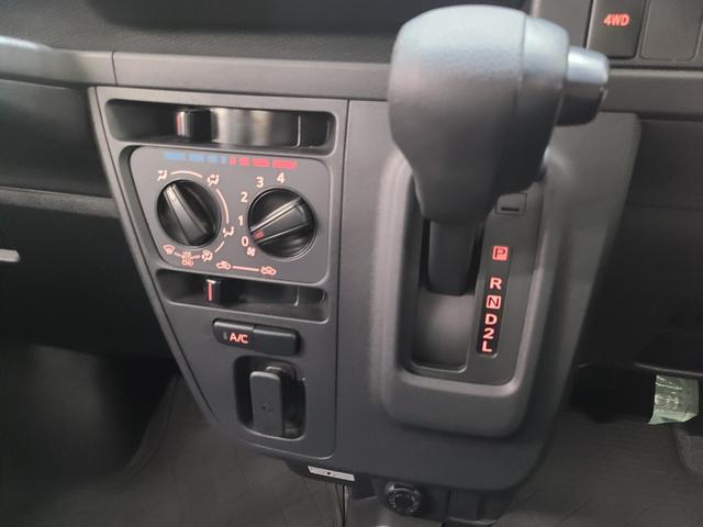 ハイゼットカーゴ デッキバンＧ　ＳＡＩＩＩ　４ＷＤ　両側スライドドア／純正オーディオ／ＬＥＤヘッドライト／衝突軽減ブレーキ／横滑り防止装置／切替式４ＷＤ／アイドリングストップ／キーレスエントリー／オートハイビーム（17枚目）