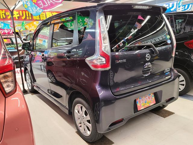 デイズ ハイウェイスター　Ｘ　４ＷＤ　純正メモリーナビＴＶ／アラウンドビューモニター／Ｂｌｕｅｔｏｏｔｈ接続／シートヒーター／オートライト／衝突軽減ブレーキ／横滑り防止装置／ＥＴＣ搭載／ベンチシート／フォグランプ／（9枚目）