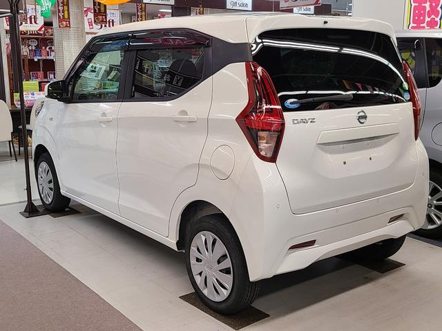 デイズ 4WD 純正オーディオ/ドライブレコーダー/ベンチシート/衝突軽減ブレーキ/横滑り防止装置/前席シートヒーター/ETC搭載/タイミングチェーン/オートライト/コーナーセンサー/(9枚目)