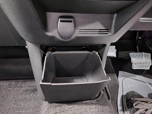 デイズ 4WD 純正オーディオ/ドライブレコーダー/ベンチシート/衝突軽減ブレーキ/横滑り防止装置/前席シートヒーター/ETC搭載/タイミングチェーン/オートライト/コーナーセンサー/(18枚目)