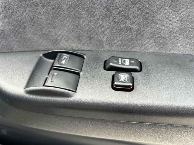 ハイエースワゴン グランドキャビン　４ＷＤ　バックカメラ　電動スライドドア　スマートキー　後席モニター　１００Ｖ電源（11枚目）