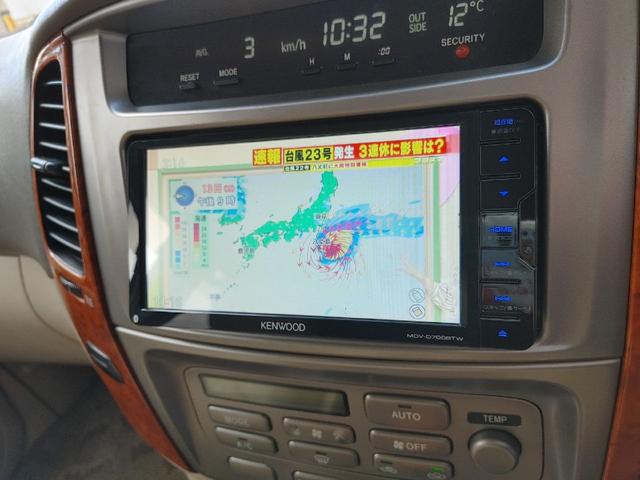 ランドクルーザー１００ ＶＸリミテッド　Ｇセレクション　夏冬タイヤ付　フルセグＢＴ付ナビ　バックカメラ　オートクルーズコントロール　パワーシート　サンルーフ　ナビ　ＴＶ　ヘッドライトウォッシャー　キーレスエントリー　電動格納ミラー　シートヒーター（5枚目）