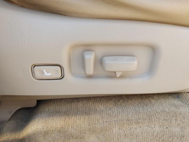 ランドクルーザー１００ ＶＸリミテッド　Ｇセレクション　夏冬タイヤ付　フルセグＢＴ付ナビ　バックカメラ　オートクルーズコントロール　パワーシート　サンルーフ　ナビ　ＴＶ　ヘッドライトウォッシャー　キーレスエントリー　電動格納ミラー　シートヒーター（33枚目）