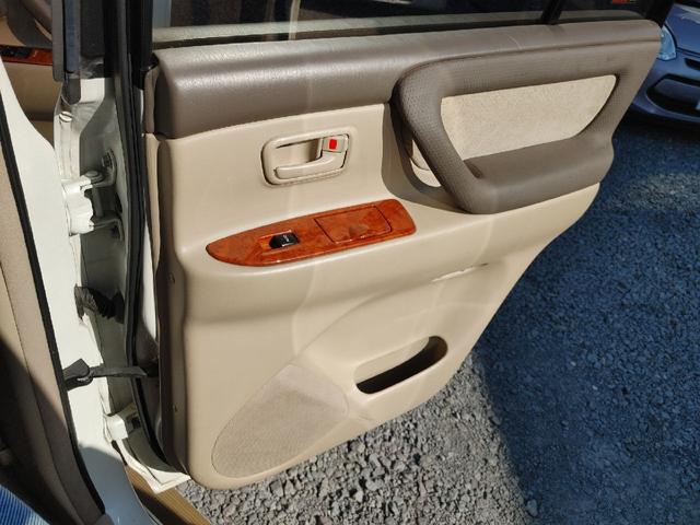 ランドクルーザー１００ ＶＸリミテッド　Ｇセレクション　夏冬タイヤ付　フルセグＢＴ付ナビ　バックカメラ　オートクルーズコントロール　パワーシート　サンルーフ　ナビ　ＴＶ　ヘッドライトウォッシャー　キーレスエントリー　電動格納ミラー　シートヒーター（40枚目）